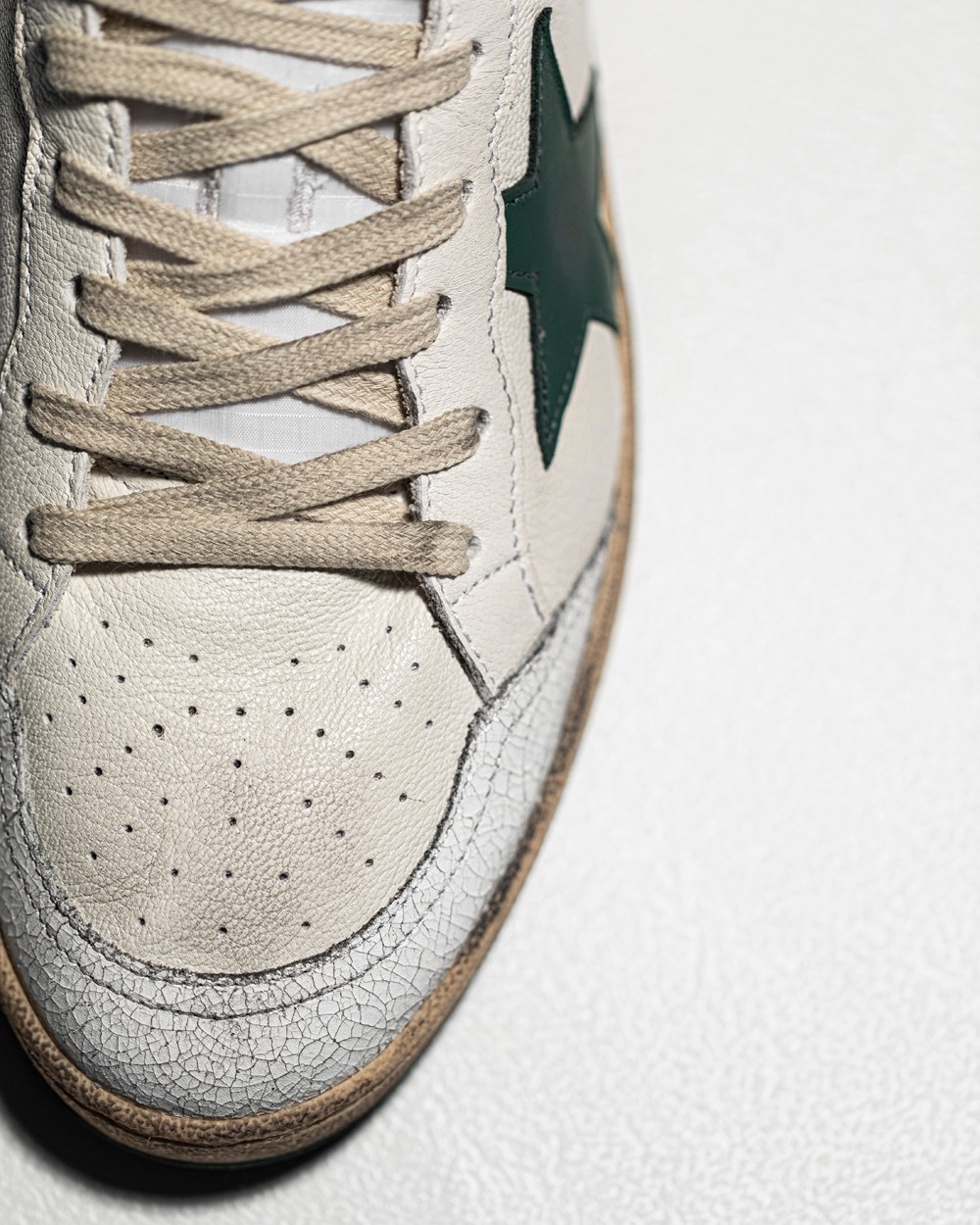 Golden Goose Deluxe Brand,黄金鹅  欧阳娜娜总穿的这双鞋是啥？开箱自带香味！不便宜却怎么穿都不心疼！