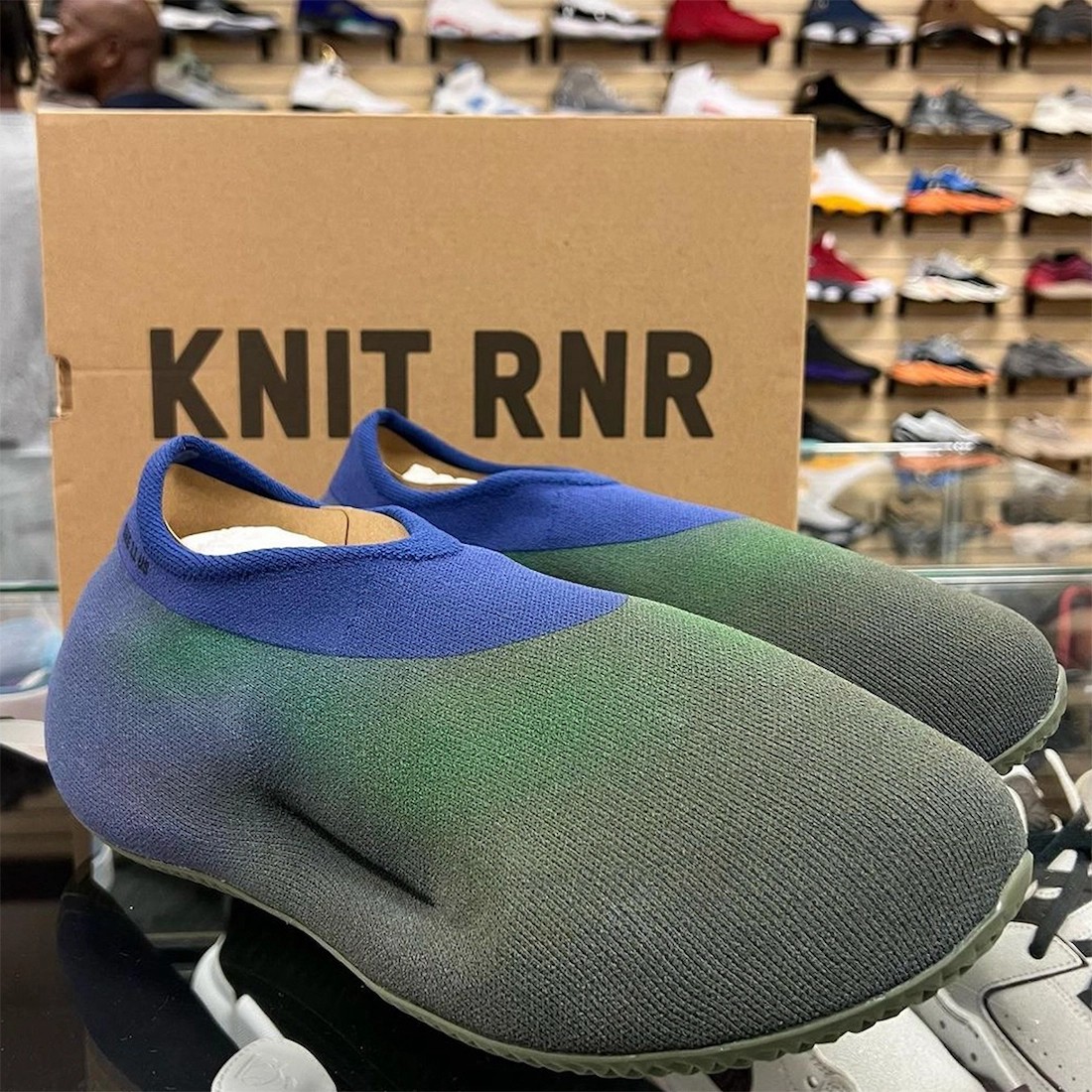 adidas,Yeezy,Knit Runner,Faded  侃爷「香蕉鞋」新配色首次曝光！这蓝绿渐变有点帅啊！