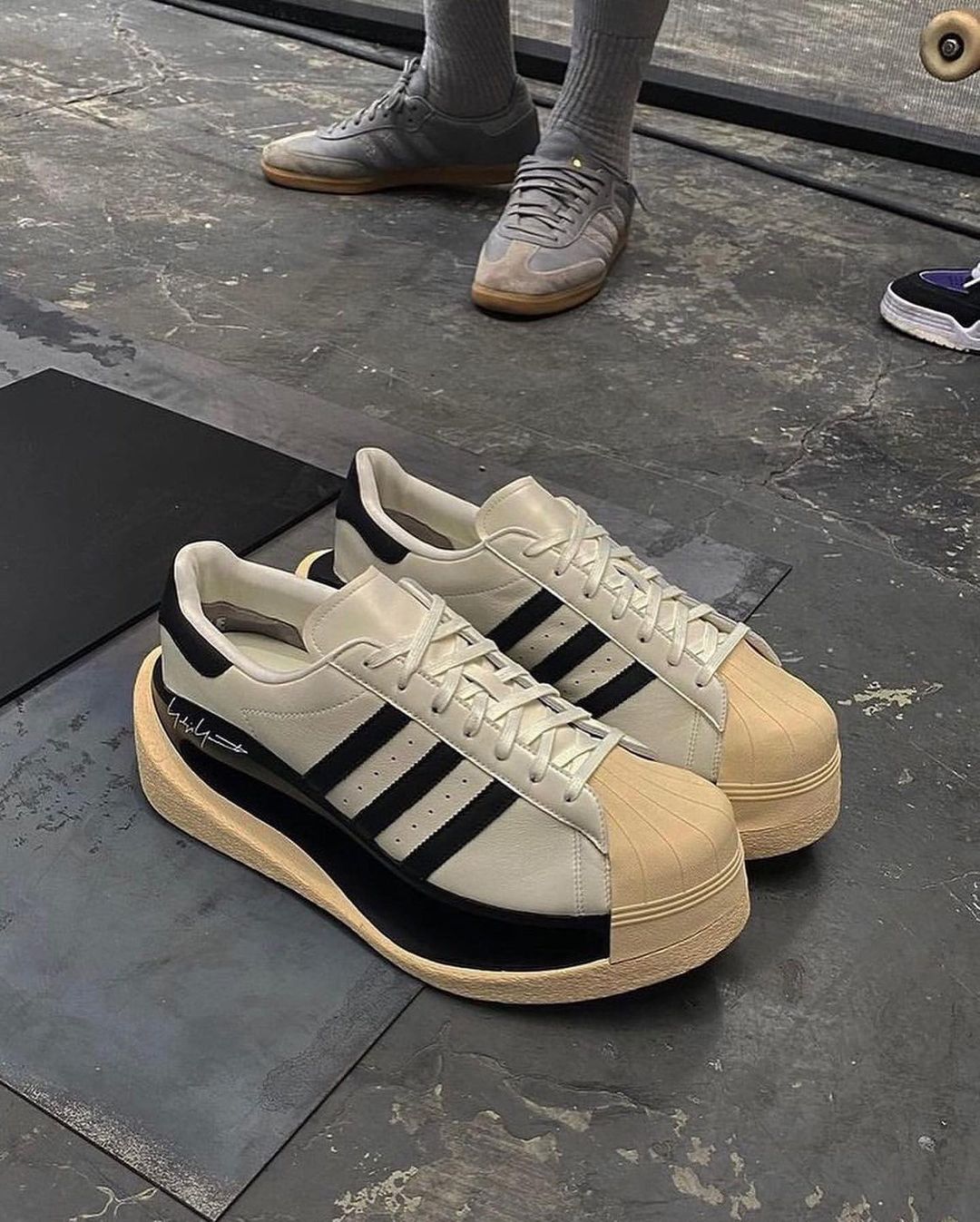adidas,Y-3  「坦克底」贝壳头第一次见！山本耀司新设计太酷了！