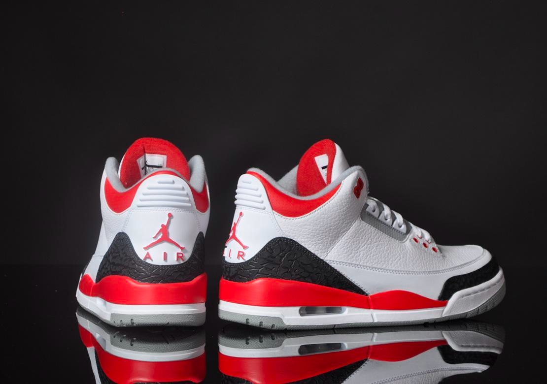 AJ3,Air Jordan 3 OG,Fire Red,D  苦等 34 年！元年后跟「火焰红」AJ3 上脚图终于有了！