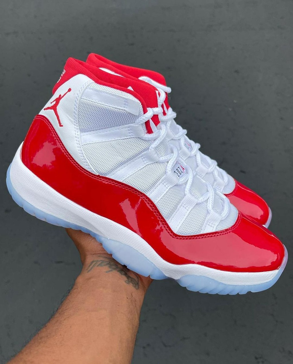 Air Jordan 11,Cherry,CT8012-11  国外网友吵翻了！年底这双 AJ11 最新实物引热议！