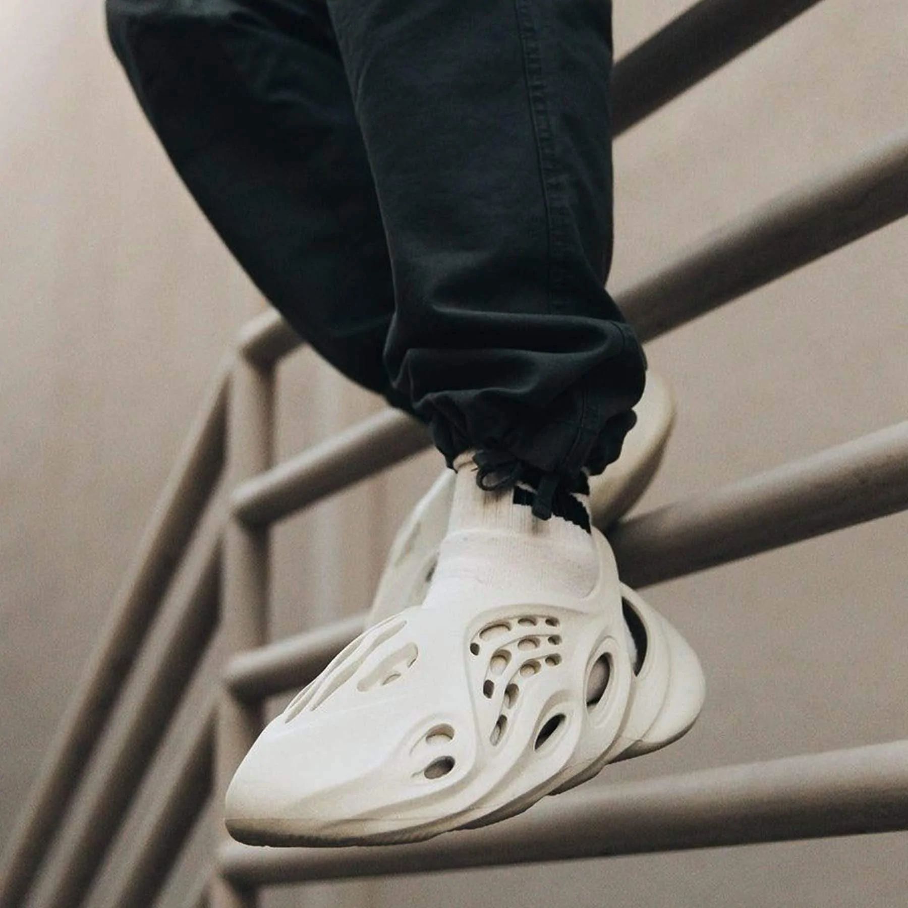 Yeezy,Yeezy Day  今年 Yeezy Day 太猛！除了白斑马，都想要的侃爷「底牌」也来了！