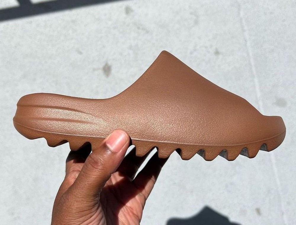 Yeezy,Slide,Flax,FZ5896  夏天穿出门真怕化了！Yeezy 拖鞋又有新花样！