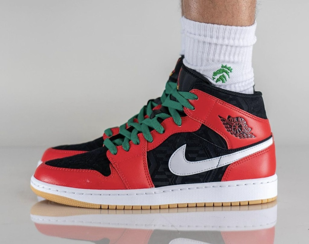 Air Jordan 1 Mid,Christmas,DQ8  Nike 圣诞节新鞋提前曝光？实物上脚来了！