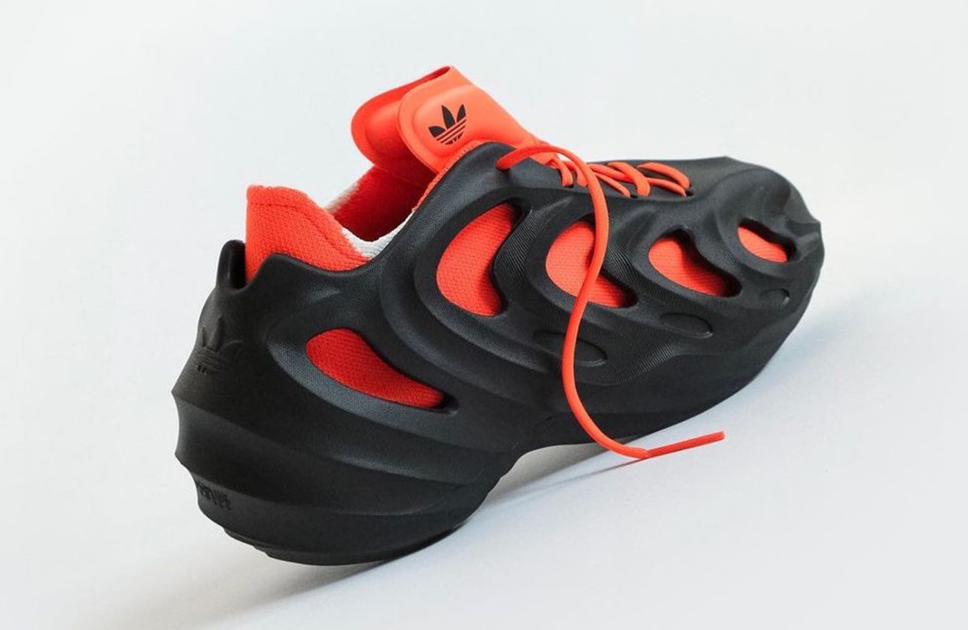 adidas,adiFOM Q  很快就要发售了！超火的三叶草洞洞鞋新配色实物曝光！