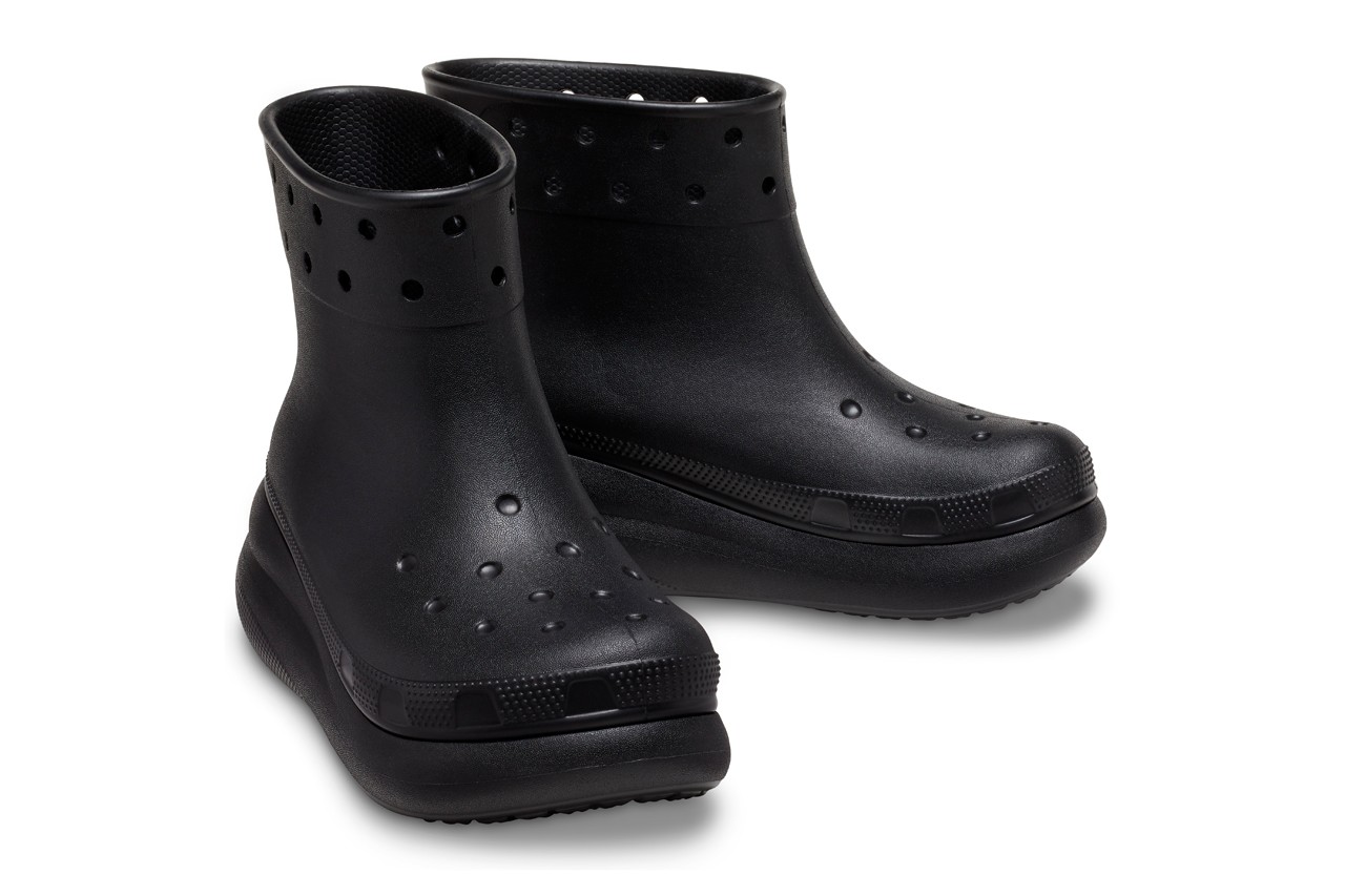 Crocs  这双 Crocs 又要火！网友：侃爷同款巴黎世家平替！