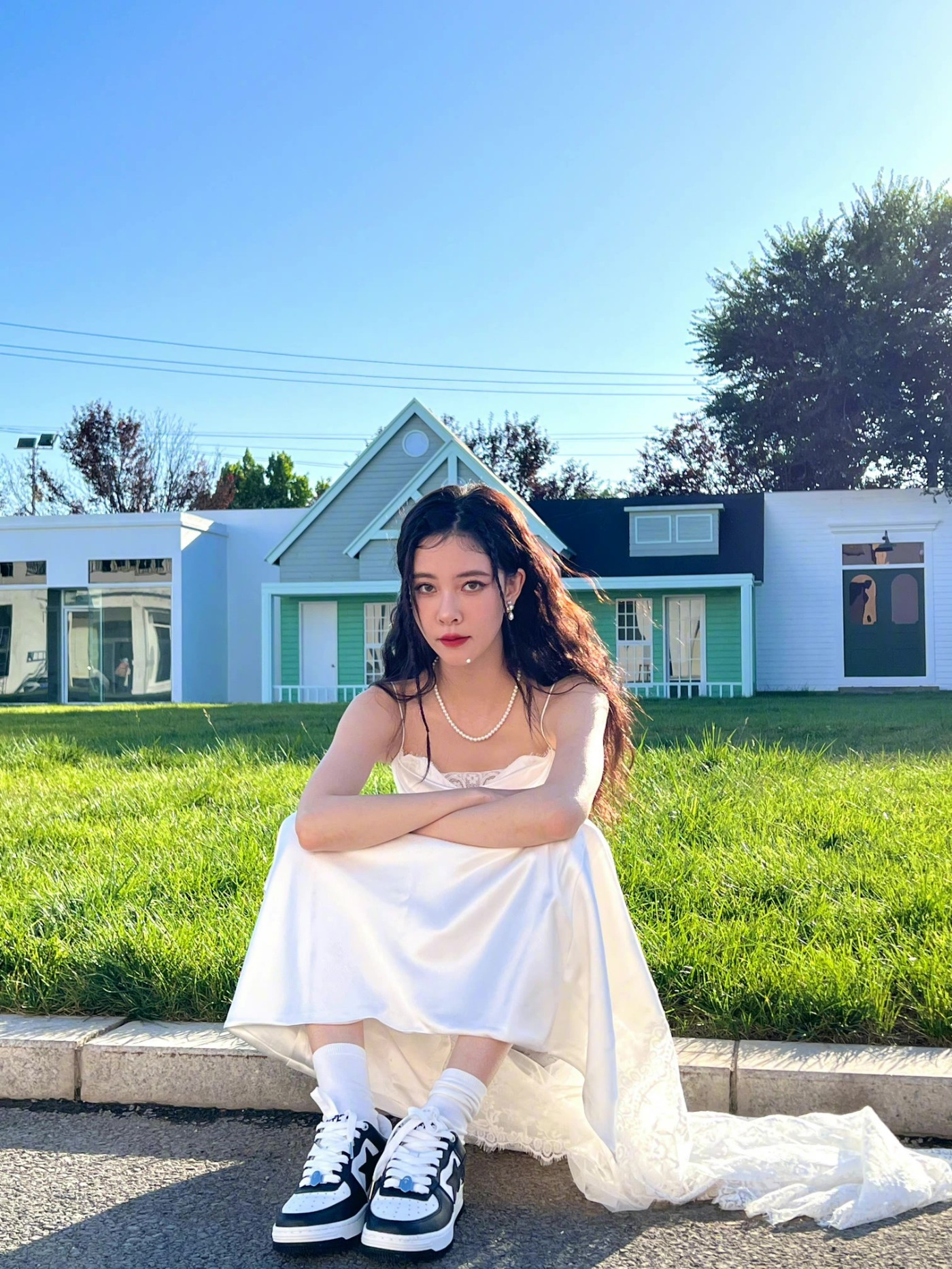 明星上脚  宋妍霏婚纱配球鞋太美！白敬亭、王鹤棣「撞鞋」！