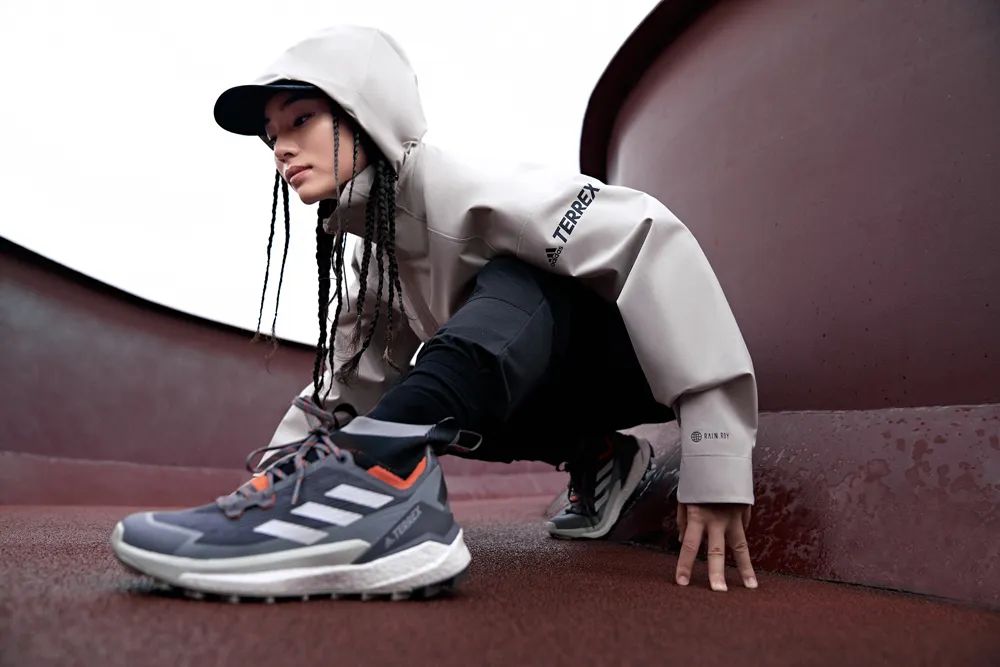 adidas,TERREX 2.0  穿了好几年的「阿迪神鞋」终于升级！4 厘米超厚 Boost 上脚真爽！新联名真不多见！