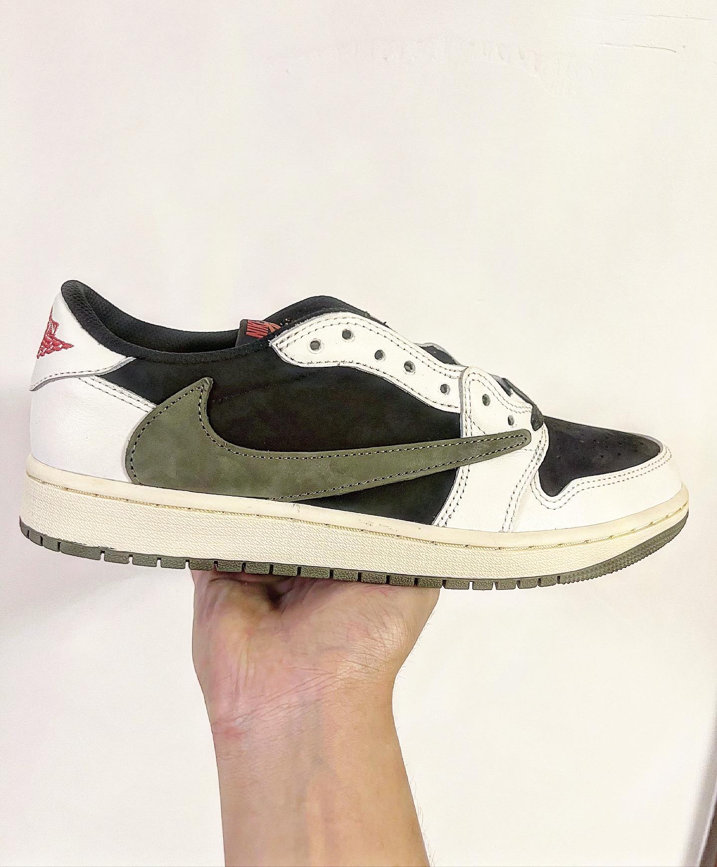 Travis Scott ,Air Jordan 1 Low  「倒钩 4.0」完整实物首次曝光！反转熊猫果然帅！