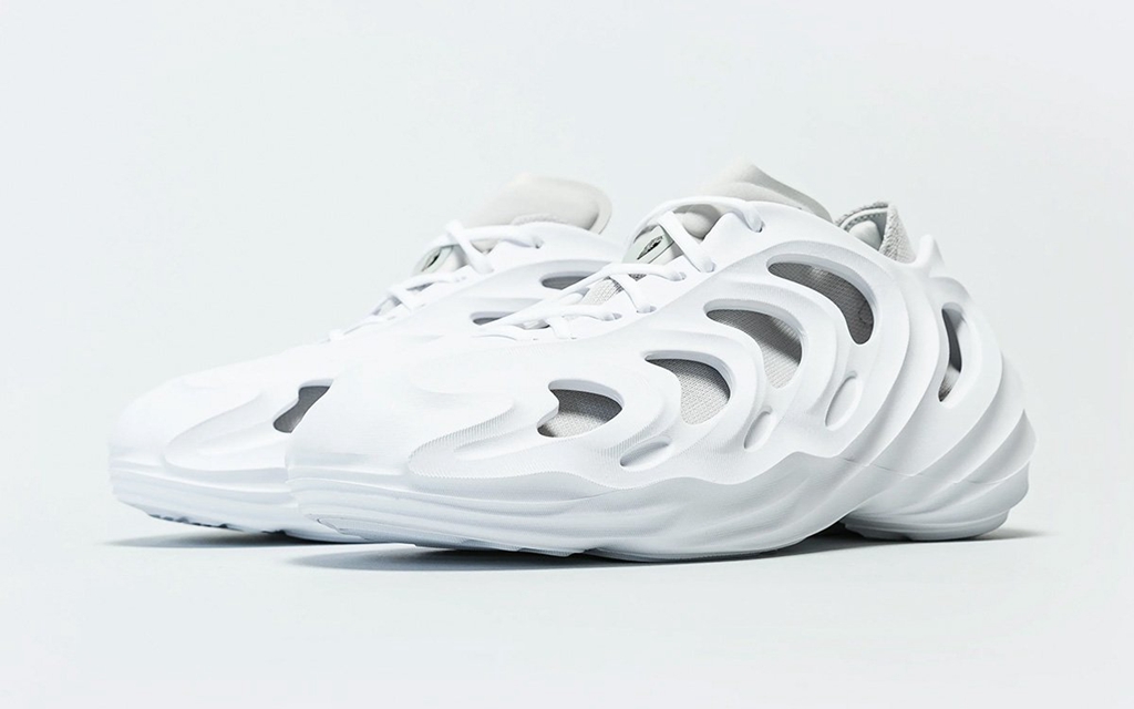 adiFOM Q,adidas Originals  纯白、黑武士、熊猫……「三叶草洞洞鞋」新配色也太懂了吧！