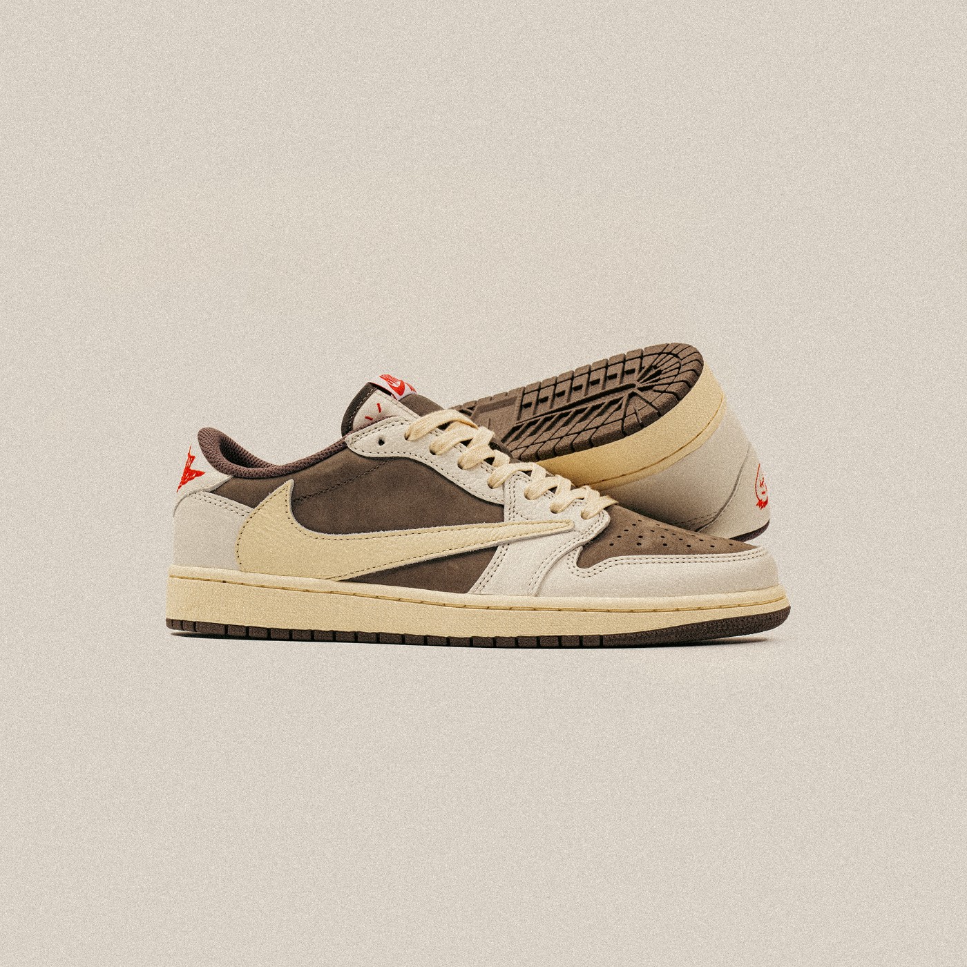 WMNS,Travis Scott,Air Jordan 1  「倒钩 4.0」最新实物泄露！看完手里的「反转摩卡」突然不香了...