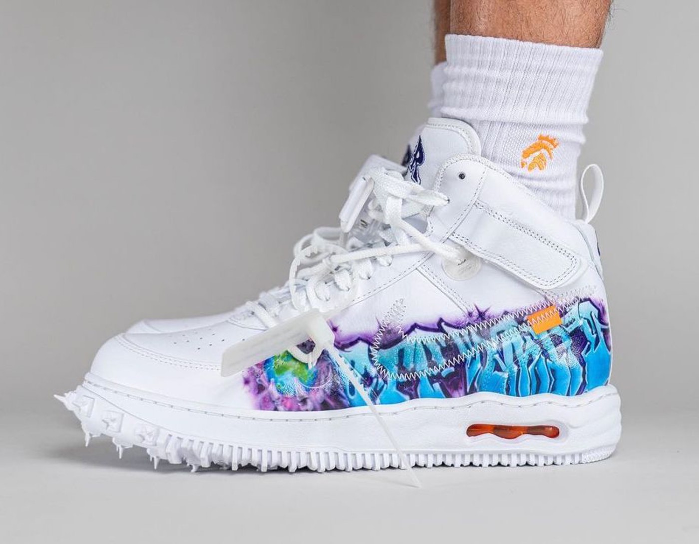 OFF-WHITE,Air Force 1 Mid,AF1,  OW x AF1 隐藏配色上脚真挺帅！有点像 LV 联名！