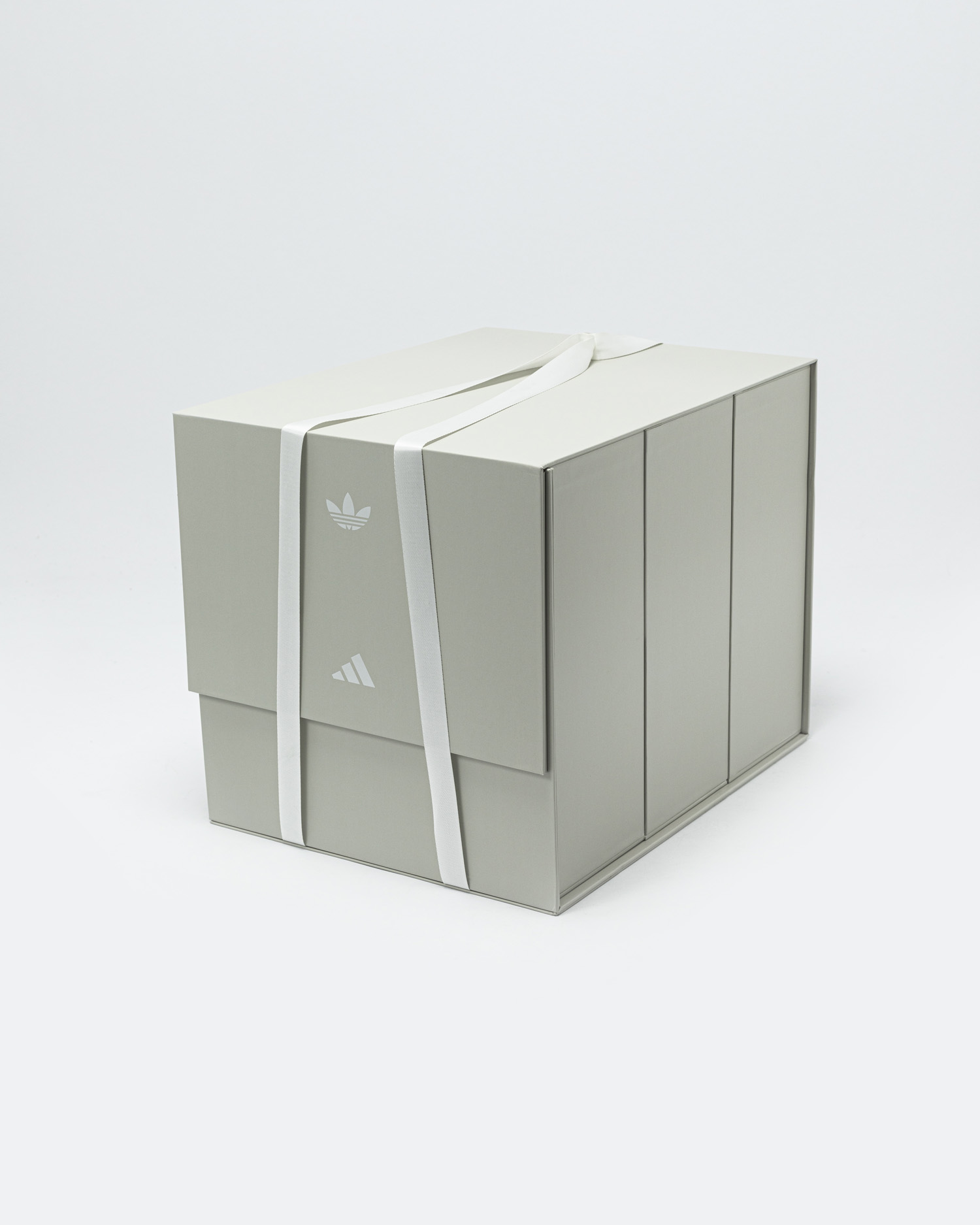 adidas,三叶草,特雷杨,Forum  adidas「神秘球鞋盲盒」见过吗？开箱以后我傻了……