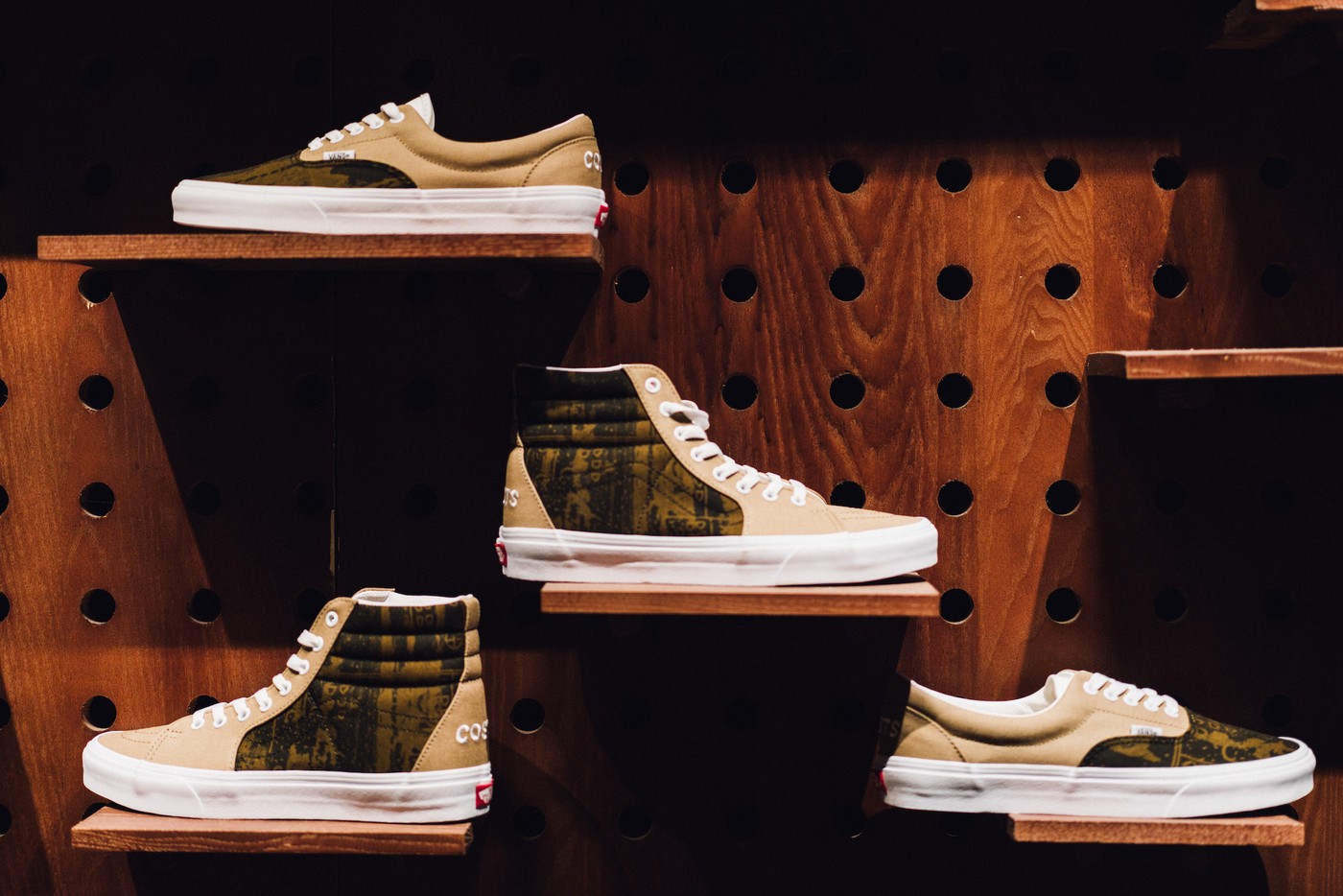 COSTS,Vans,CUSTOMS  首次合作就这么帅！Vans 新联名太有质感！