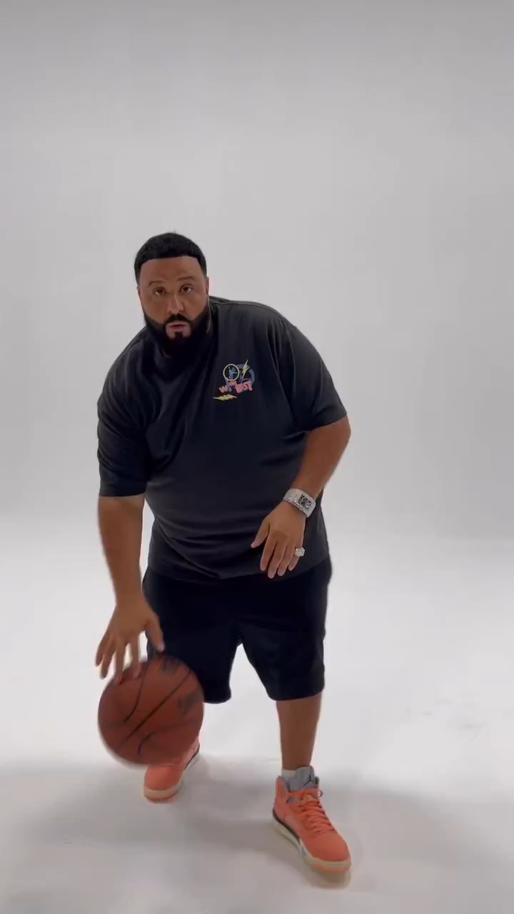 明星上脚  一周明星上脚！DJ Khaled 穿 AJ5 扣篮！比伯新造型够特别！