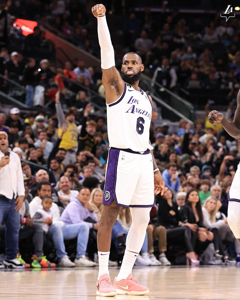 NBA,詹姆斯,德罗赞,东契奇,库里,UA,Nike,Air   近期 NBA 上脚！詹姆斯去踢世界杯？欧神仙再穿 Nike！