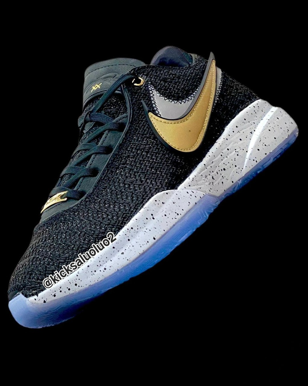 Nike,LeBron 20  经典「奥利奥」装扮！LeBron 20 新配色来了！