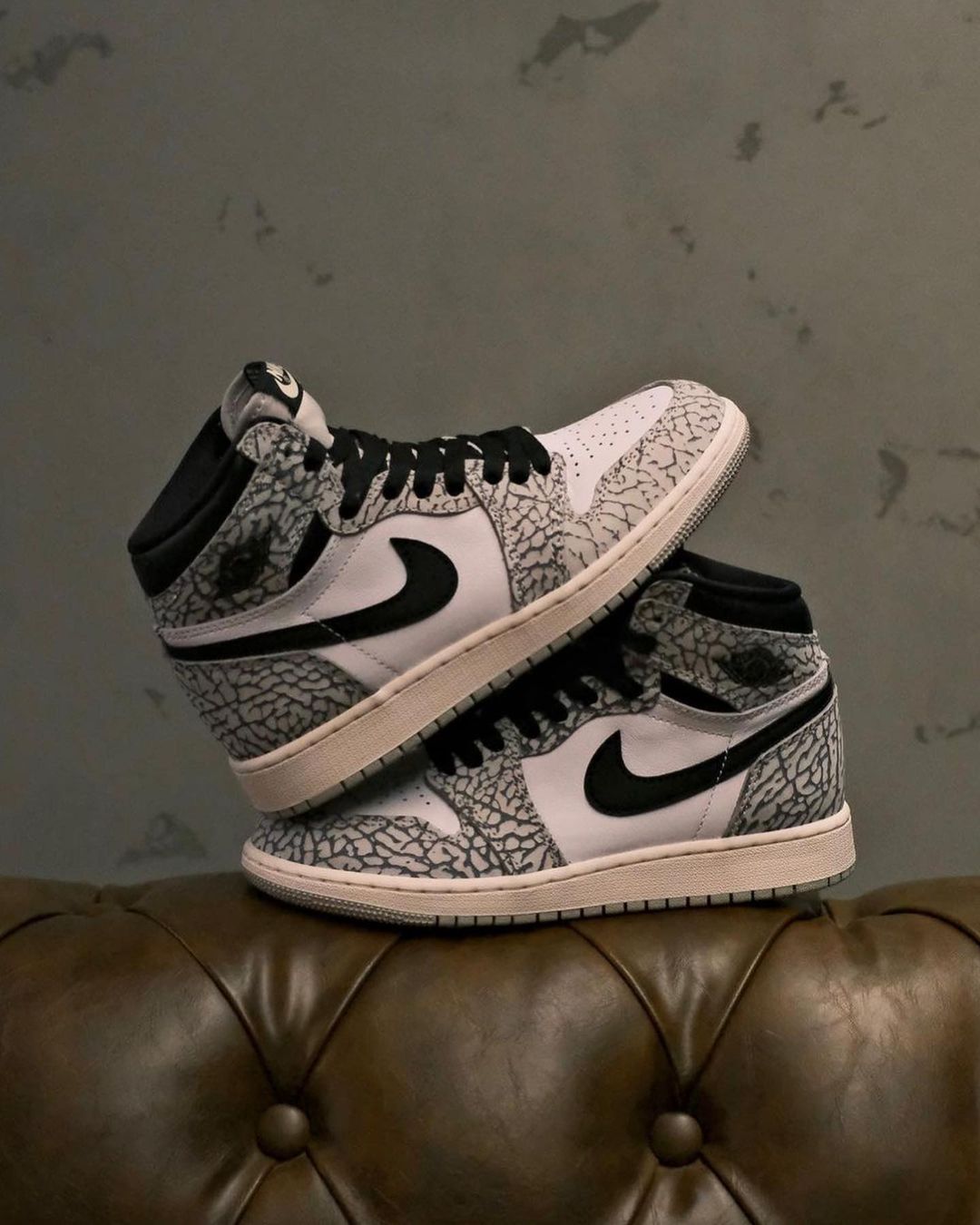 AJ1,Air Jordan 1 High OG,White  AJ3 与 AJ1 合体了！全新「白水泥」实物美图曝光！