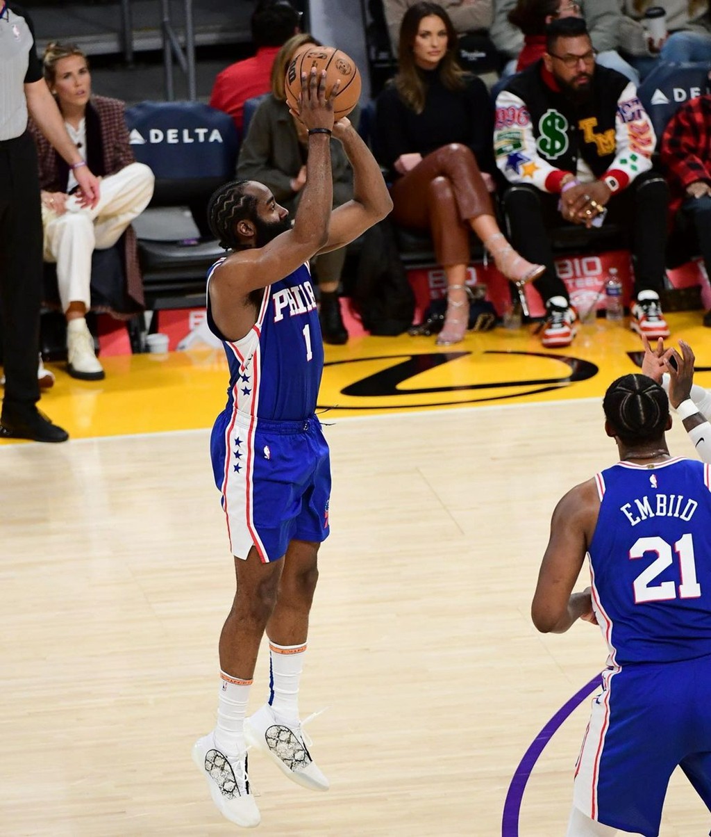 哈登,adidas,Harden Vol.7  哈登亲晒「白蛇纹」哈登 7！网友：还能再帅点儿吗？