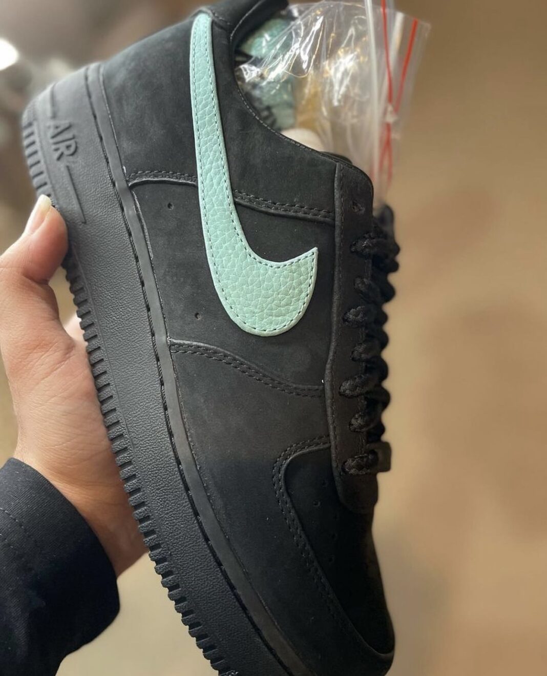 Tiffany & Co.,Nike,Air Force 1  发售价就买不起！蒂芙尼 x Nike 新鞋曝光！
