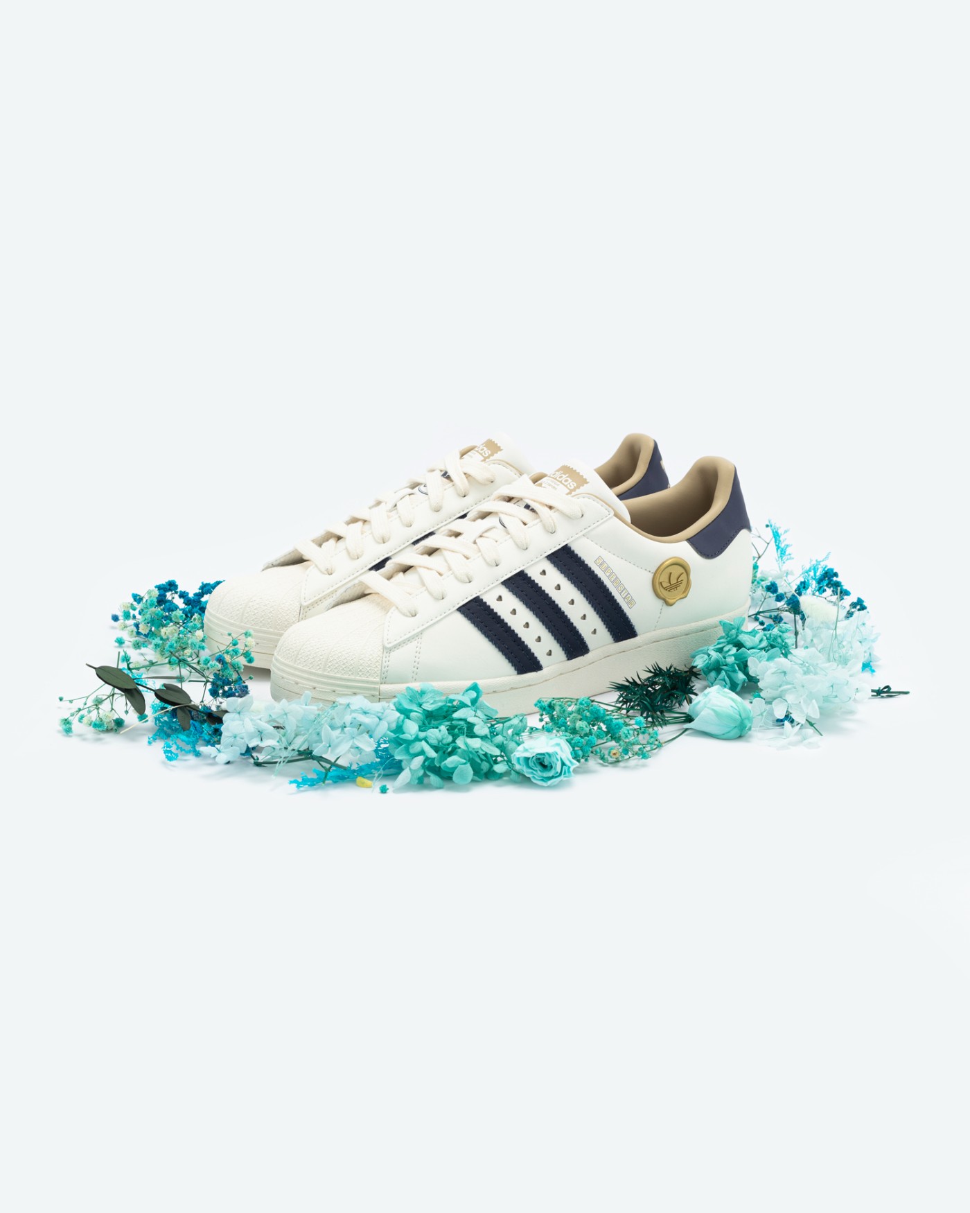 adidas,Nike,情人节  预算 200 到 2000！十五款「情人节礼物」推荐！球鞋、《三体》手办、还有...