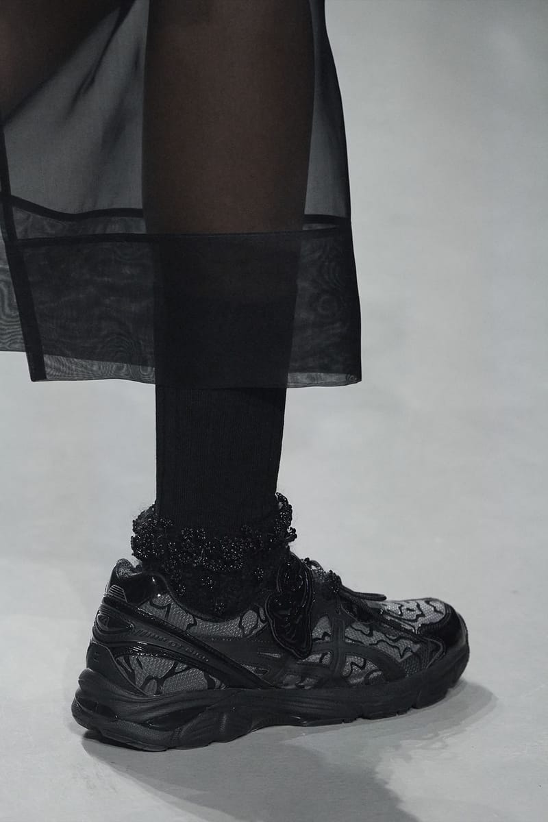 Asics,Cecilie Bahnsen  高定 Asics 联名来了！网友：期待小姐姐上脚！