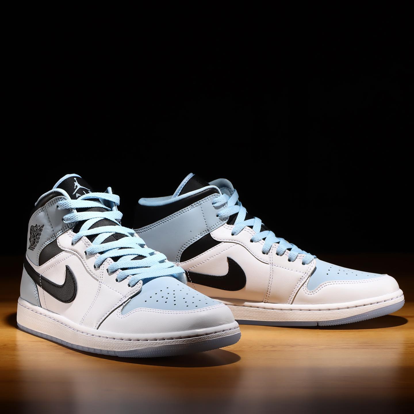 AJ,AJ1,Air Jordan 1 Mid SE  今日悄悄登场！全新「北卡」AJ1 有点小帅！