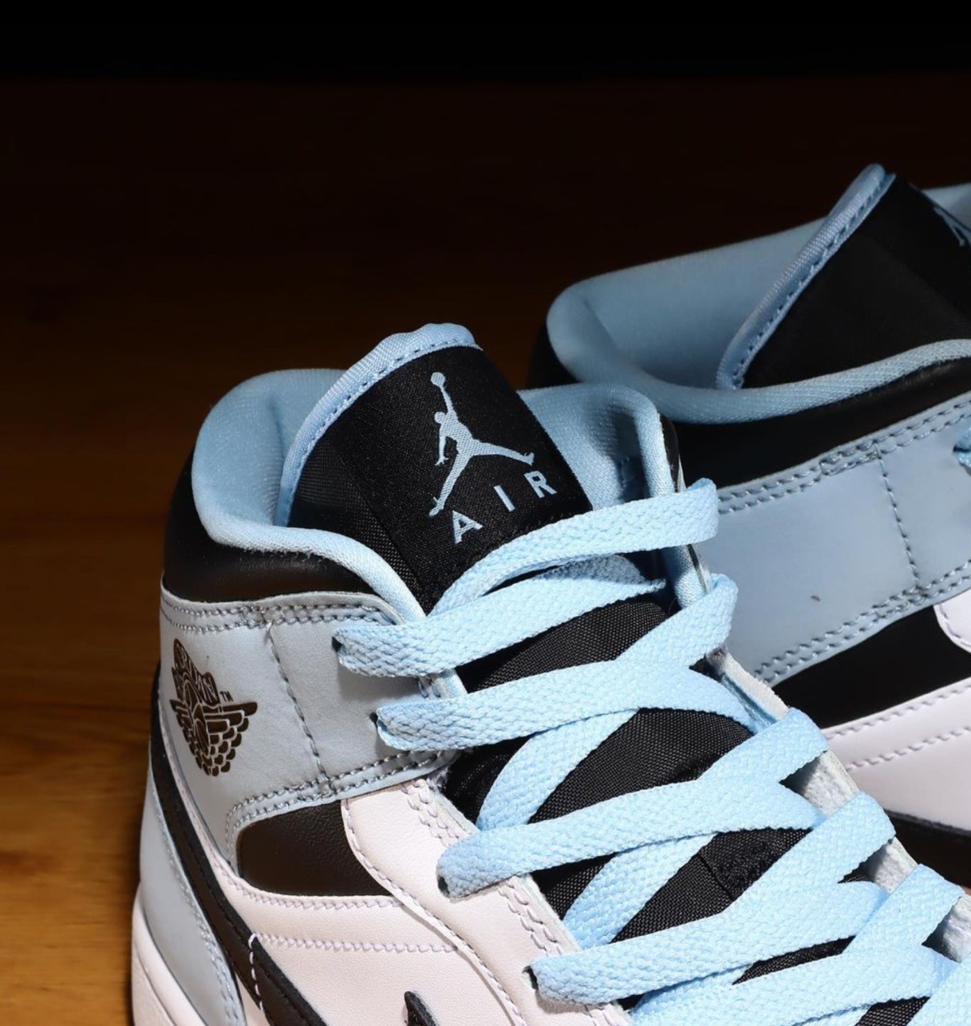 AJ,AJ1,Air Jordan 1 Mid SE  今日悄悄登场！全新「北卡」AJ1 有点小帅！
