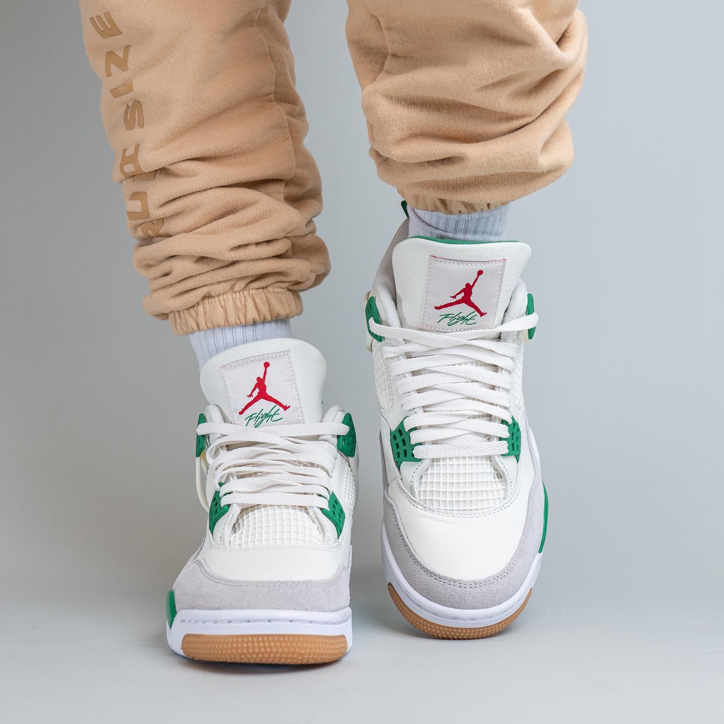 Nike SB,Air Jordan 4,Pine Gree  市价两千！Nike SB x AJ4 国区上架！上脚图来了！