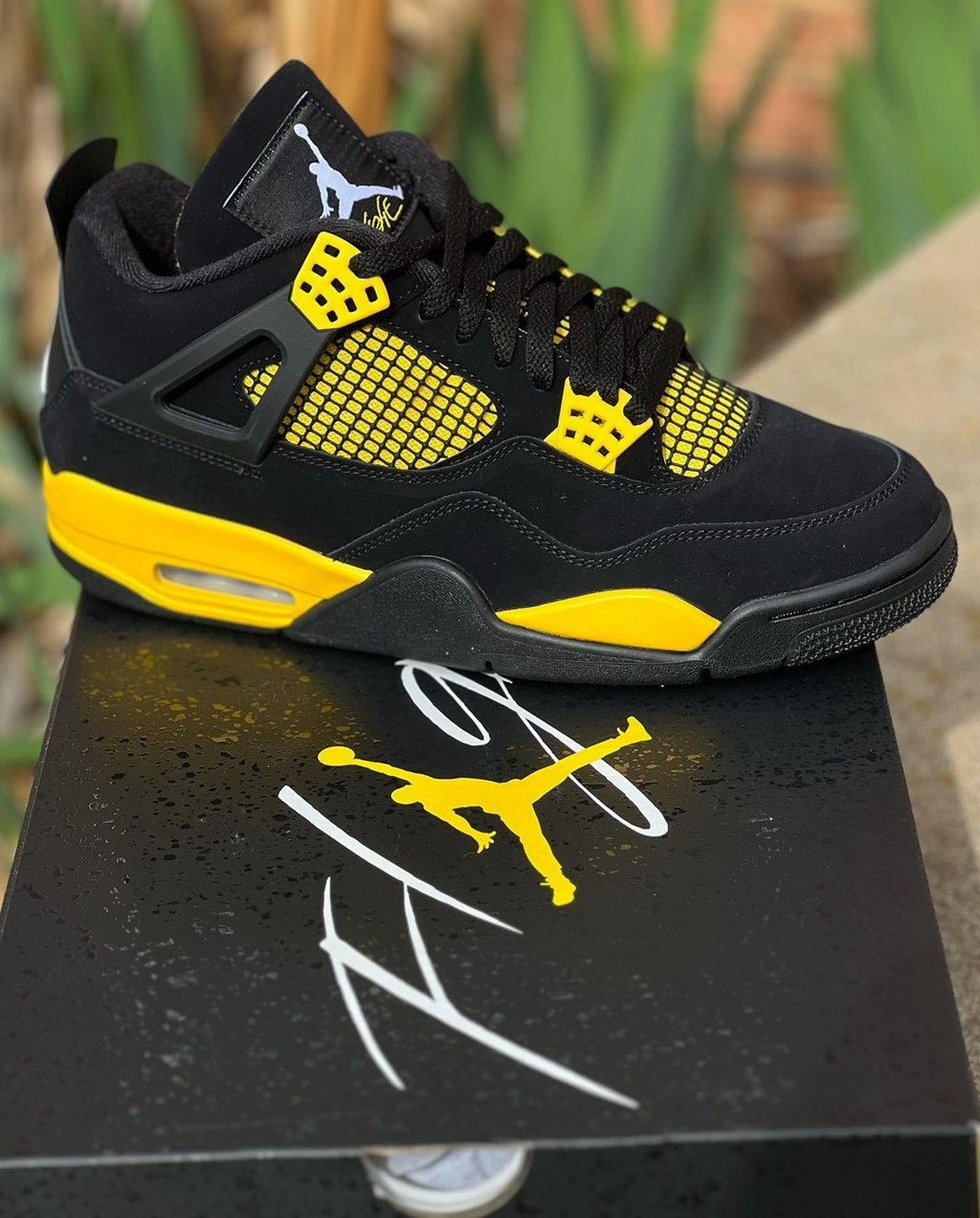 Air Jordan 4,Thunder,DH6927-01  「雷公」AJ4 最新实物曝光！发售日期定了！