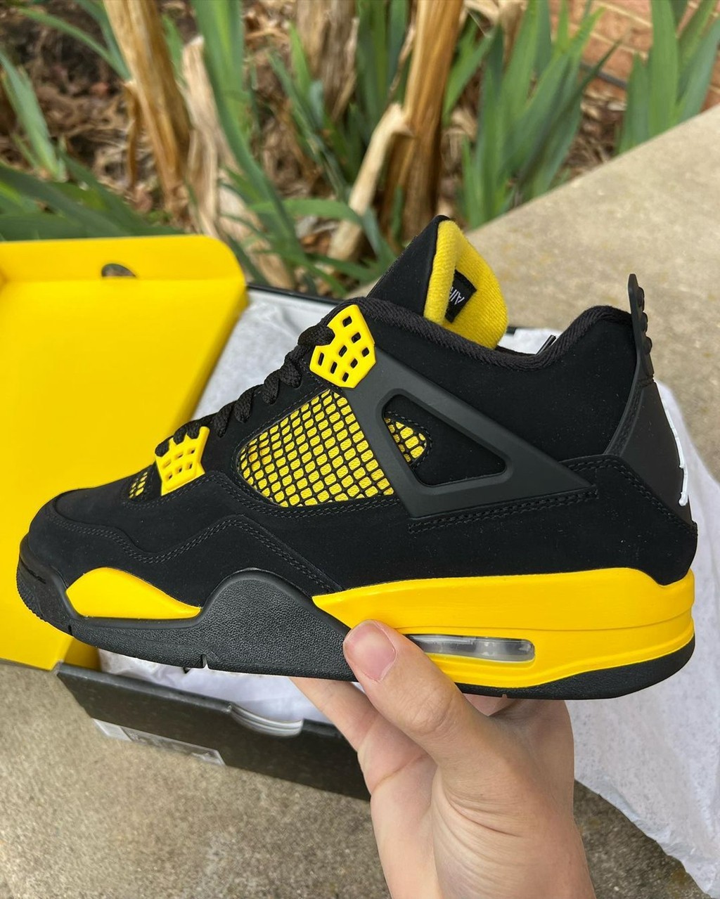 Air Jordan 4,Thunder,DH6927-01  「雷公」AJ4 最新实物曝光！发售日期定了！