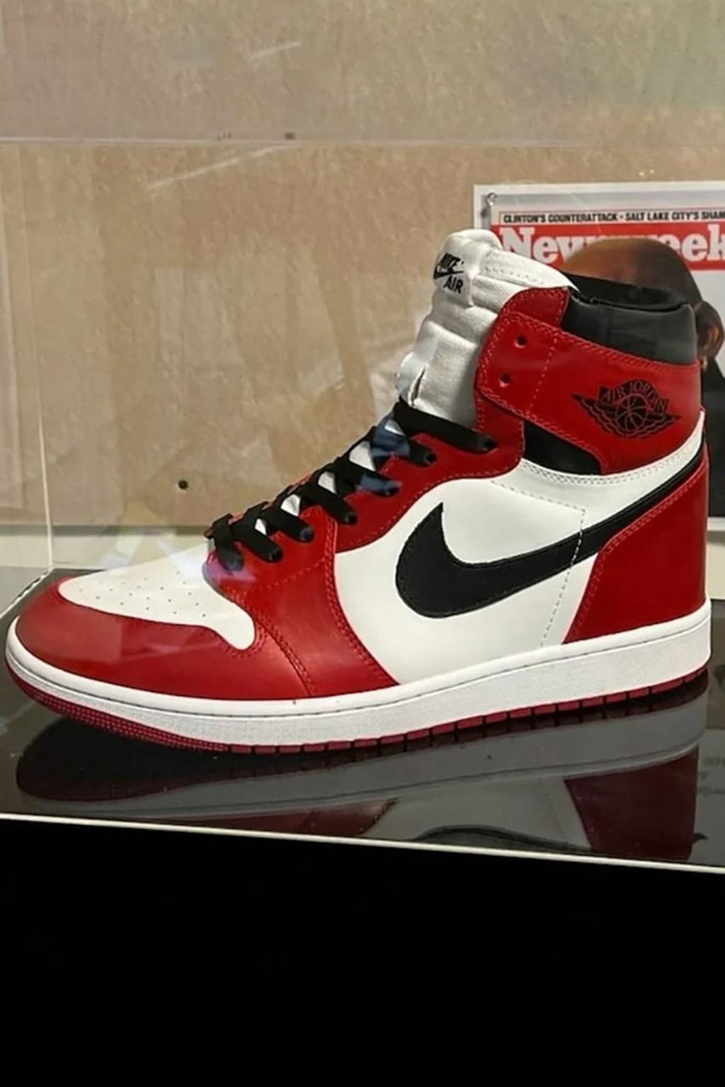 Air Jordan 1,芝加哥  道具版 AJ1 芝加哥曝光！网友：赶快市售！