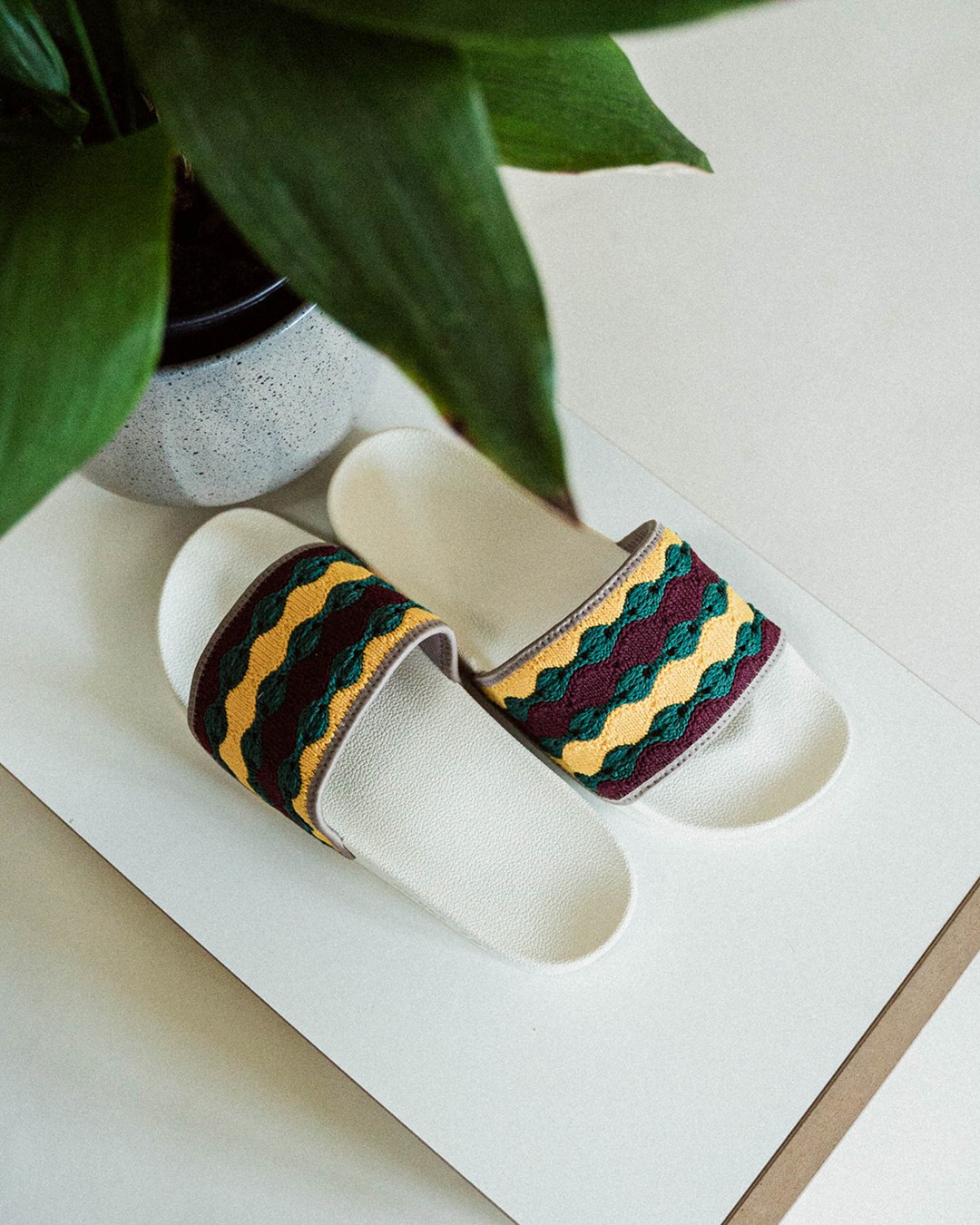 adidas Adilette  中东风格！全新 adidas 拖鞋实物曝光！