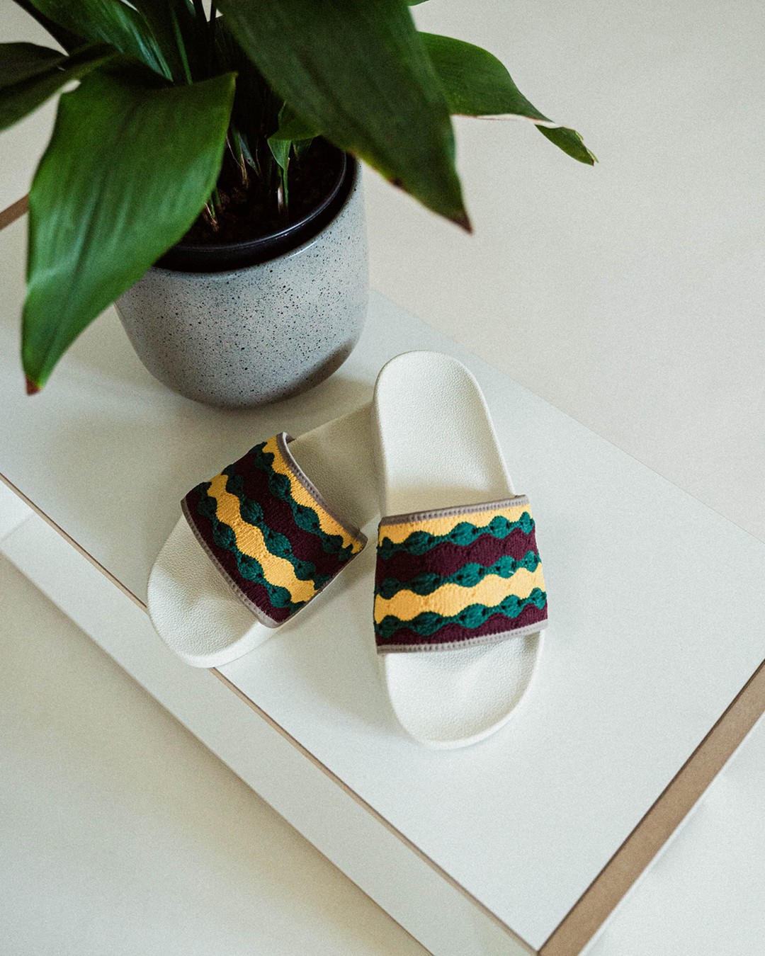 adidas Adilette  中东风格！全新 adidas 拖鞋实物曝光！