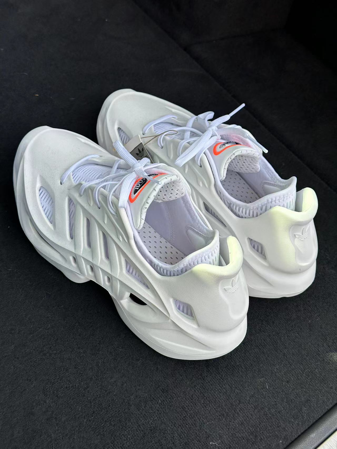 adidas,adidas Originals,adiFOM  阿迪「清风洞洞鞋」首次曝光！这也太适合夏天了！