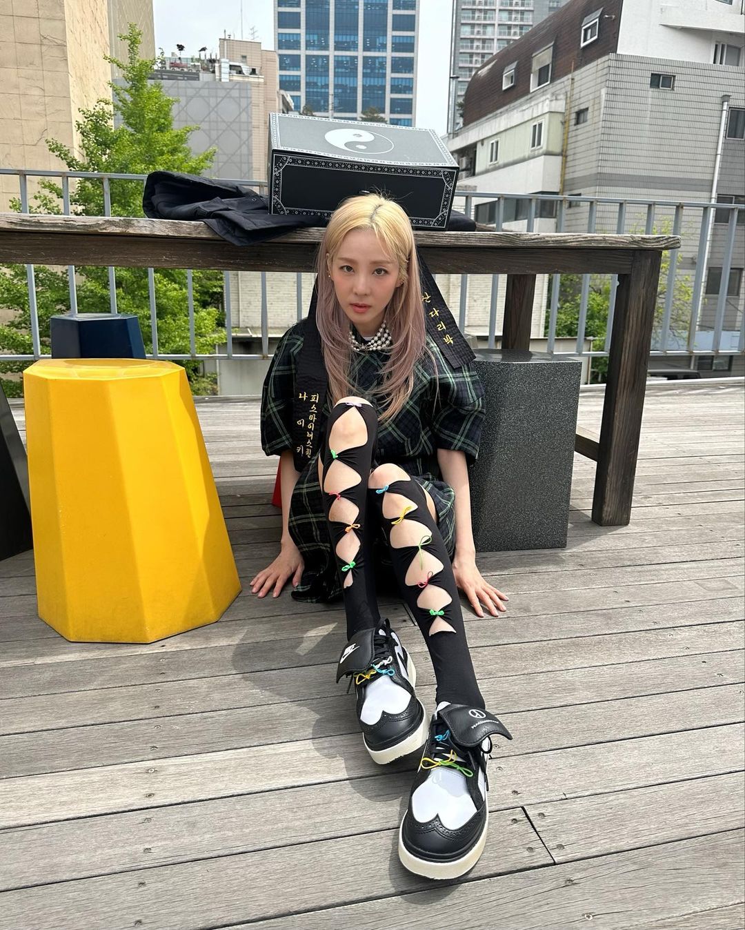 明星上脚  「童颜女神」黑丝配 Nike 太美！未市售「亲友版本」长这样！