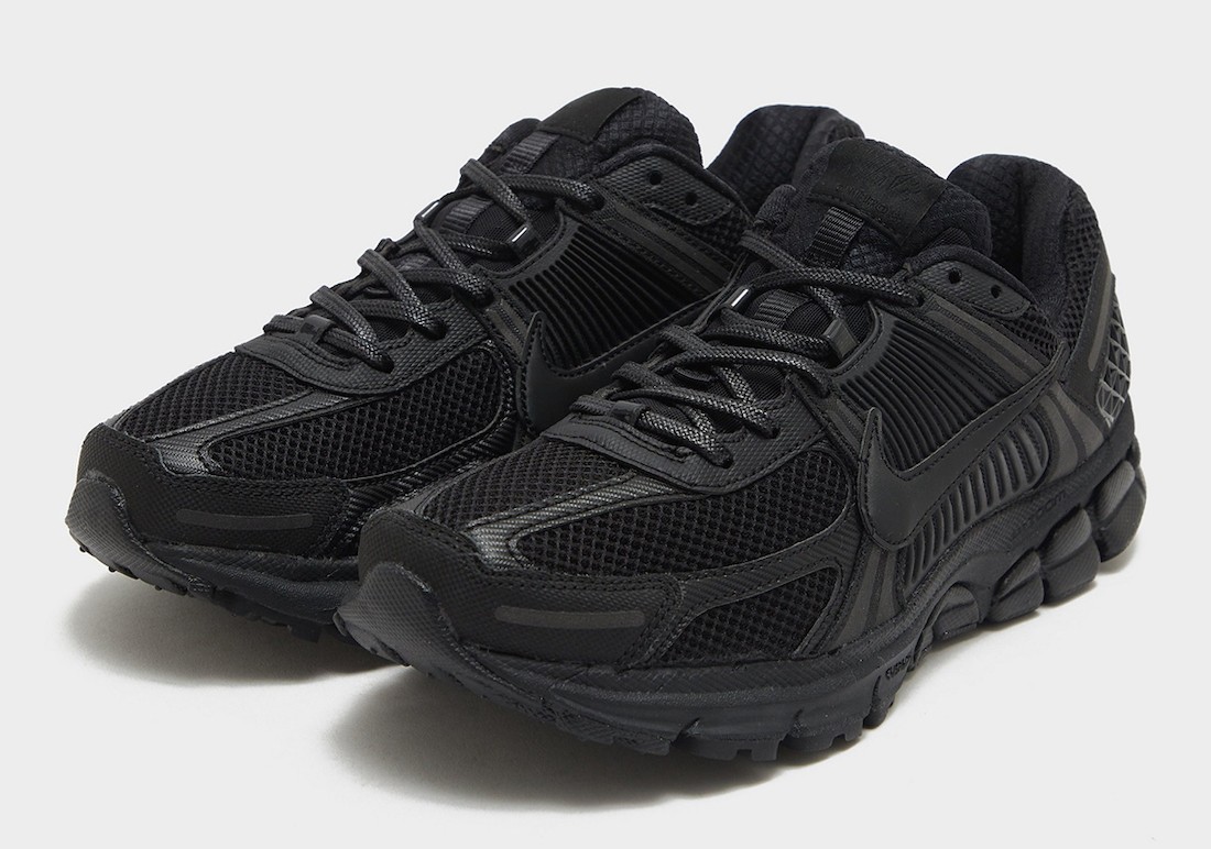 Nike,Zoom Vomero 5,Triple Bla  超酷黑武士造型！Zoom Vomero 5 新配色越看越喜欢！