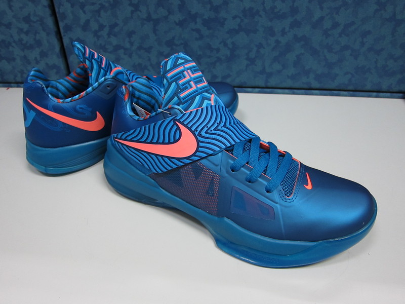 KD4  市价￥5000+！Nike「龙年战靴」时隔 12 年回归！