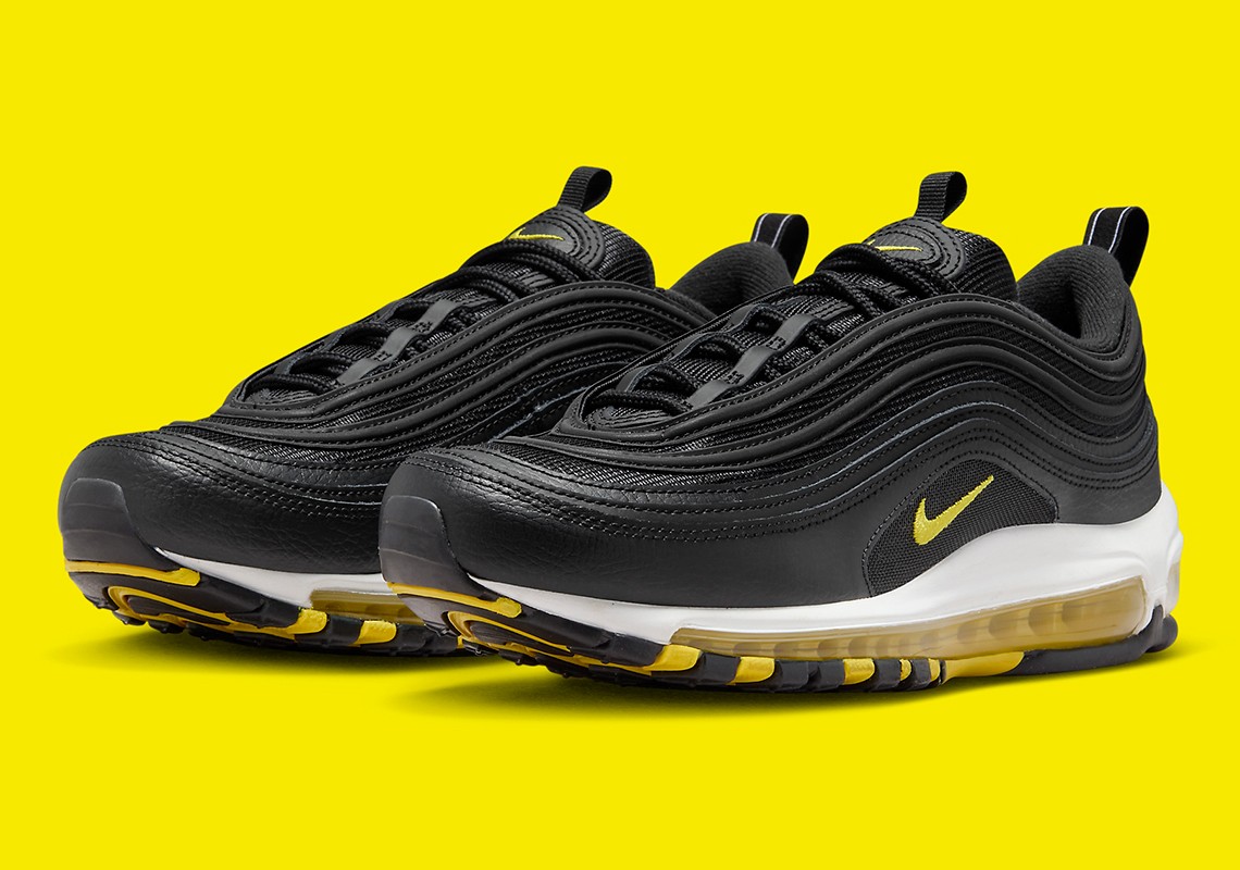 Nike,Air Max 97,FQ2442-001  「雷公」造型既视感！全新配色 Air Max 97 官图曝光！
