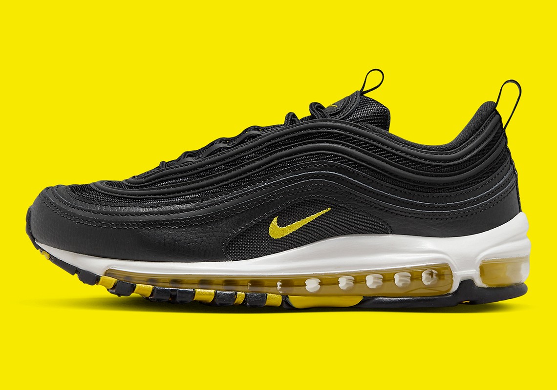 Nike,Air Max 97,FQ2442-001  「雷公」造型既视感！全新配色 Air Max 97 官图曝光！
