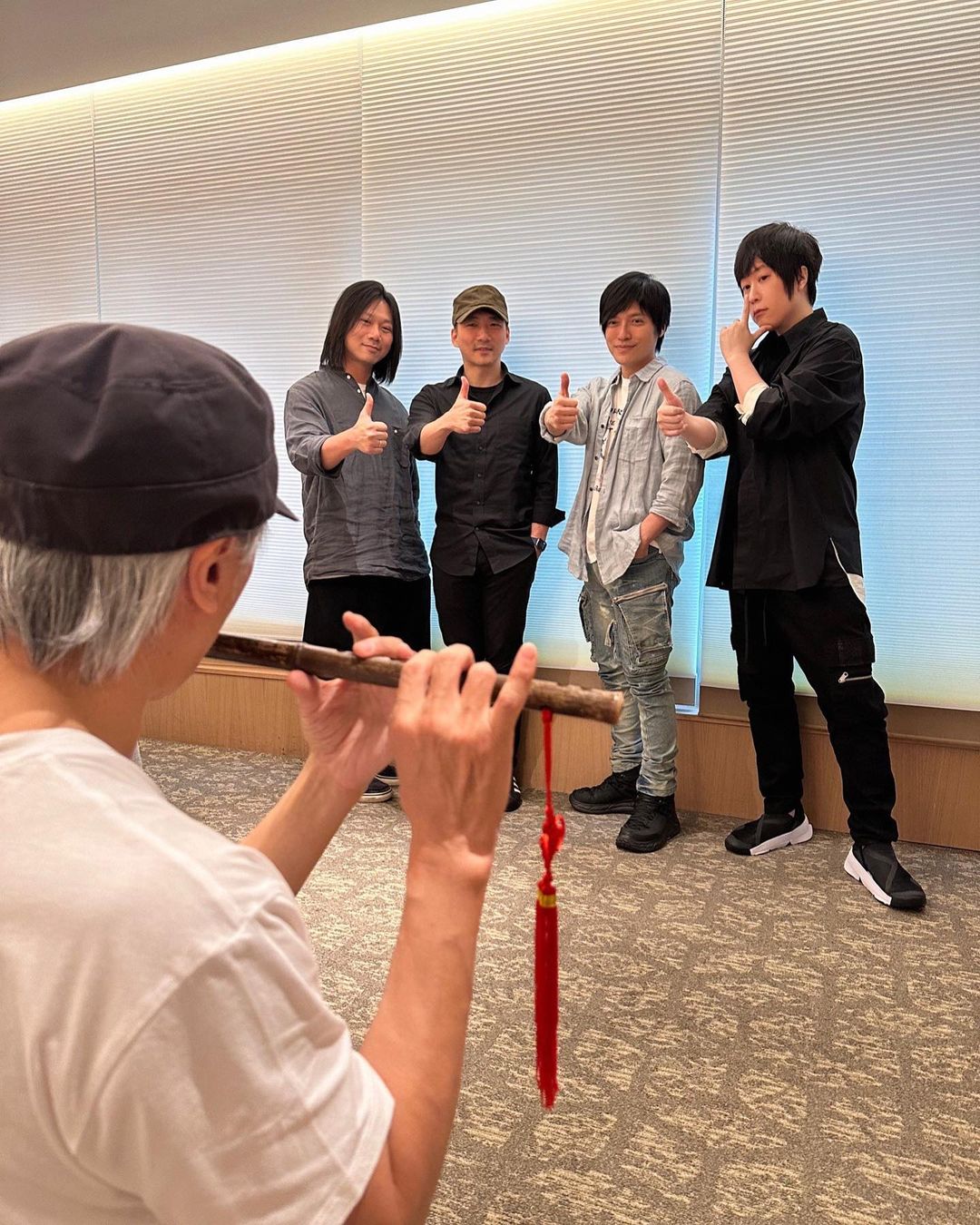 明星上脚  五月天演唱会看了吗？阿信撞鞋 NIGO！穿的是...