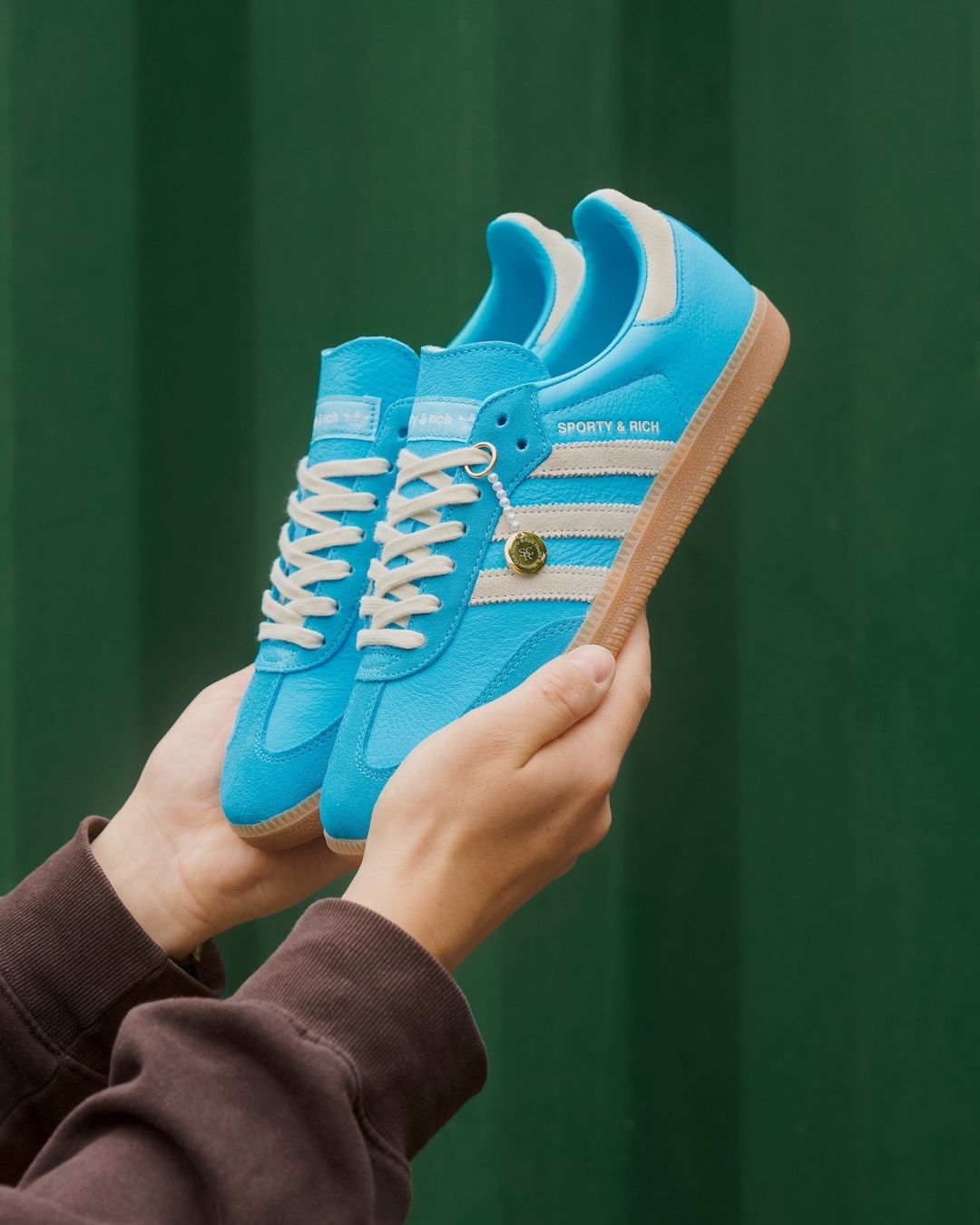Sporty & Rich,adidas Originals  市价 2k+！三叶草 Samba 新联名悄悄上架！