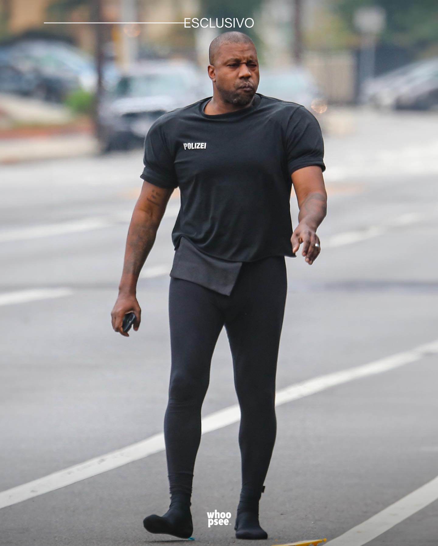 Yeezy,侃爷,Aqua 50   侃爷 Yeezy 自家新鞋曝光！没有阿迪 LOGO 居然长这样！