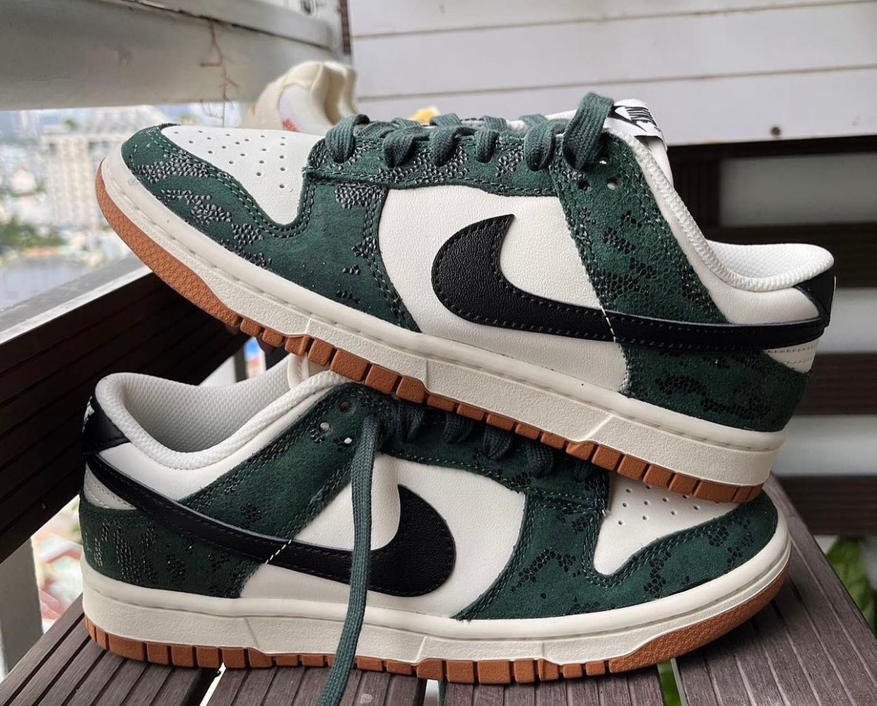 Nike，Dunk Low，FQ8893-397，Green  「绿蛇」装扮堪比联名！全新 Nike Dunk Low 实物曝光！