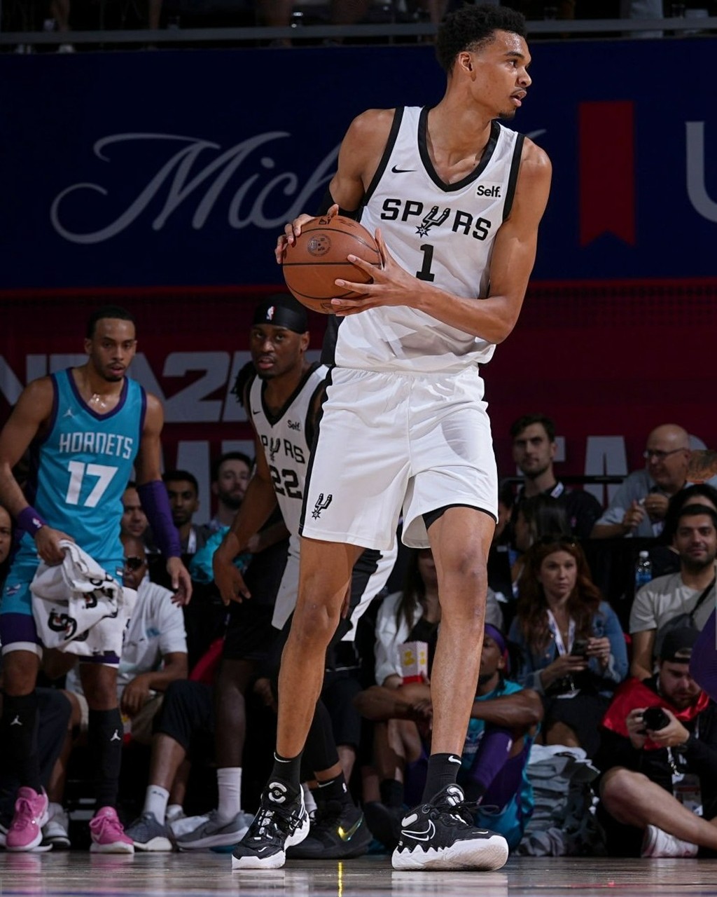 NBA,文班亚马,球鞋上脚  NBA「夏季联赛」上脚！文班亚马终于爆发！穿的是这双！