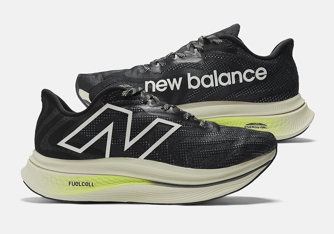 New Balance FuelCell SC Traine  黑科技再度升级！New Balance SC Trainer v2 实物曝光！