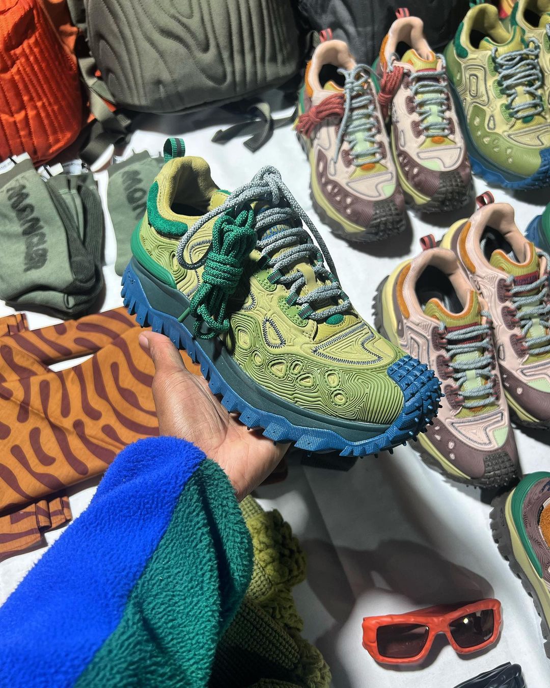 指纹,鞋,大帝,晒,Moncler,联名,百搭,配色,终于,  指纹鞋大帝晒 Moncler 联名鞋！百搭配色终于发售了！