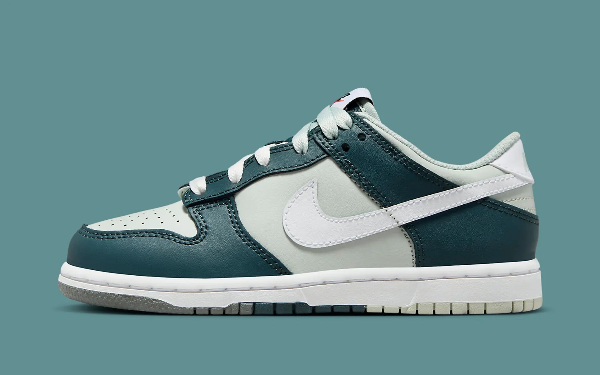 Nike,Dunk Low  又一双「分割撞色」Nike！仔细看全是细节！
