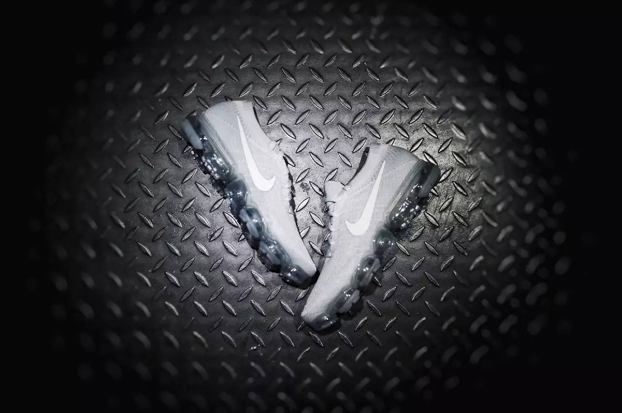 Nike,VaporMax Moc Roam,DZ7273-  小 CDG 联名！Nike「大气垫跑鞋」曝光新版本！