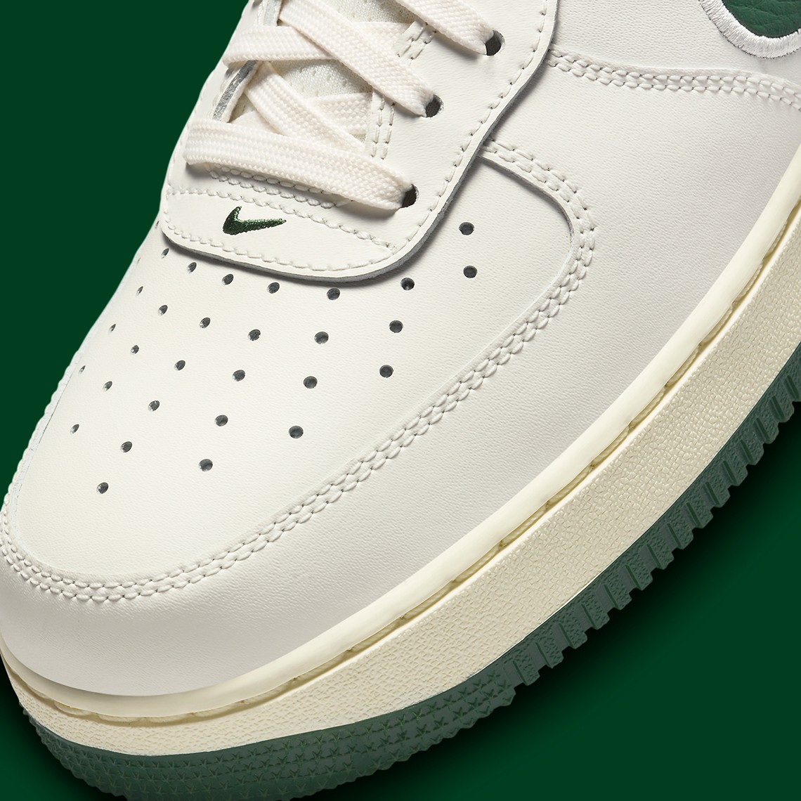 Nike,Air Force 1 Low,FV0392-10  浓郁复古气质！全新「白绿」AF1 即将登场！